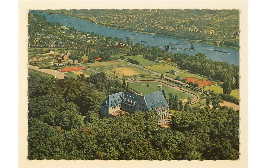 Historisches Luftbild (coloriert) des Berghotels Rittersturz (1960er Jahre)