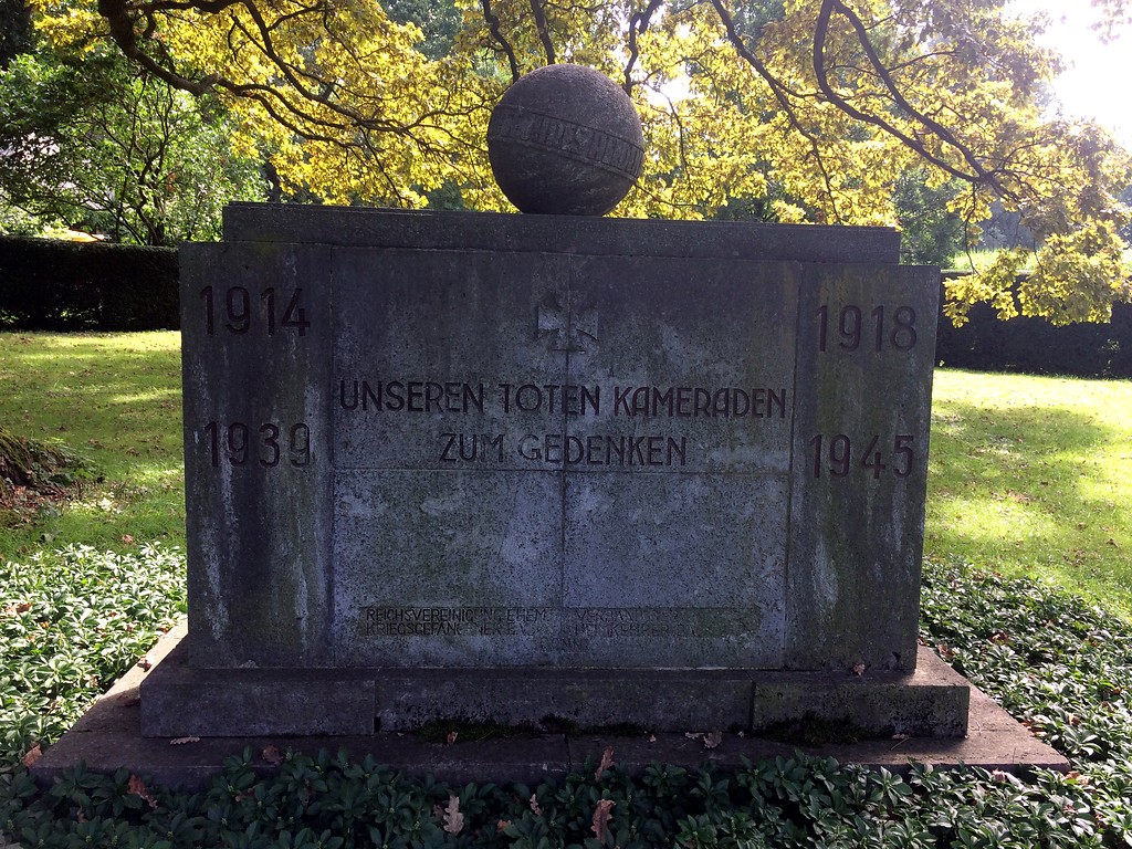 Kriegerdenkmal am Heimkehrerweg im Bonner Regierungsviertel (2017)