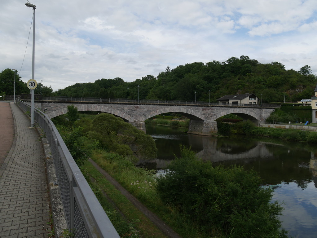 Südansicht der Marmorbrücke in Villmar (2017)