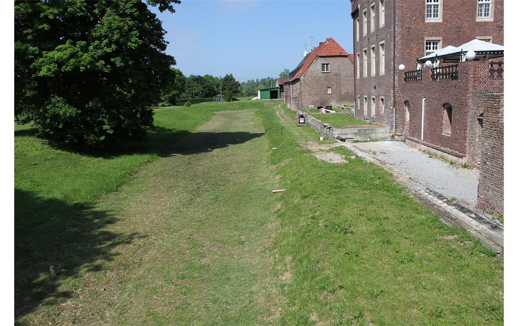 Schlossgraben am Eingangsbereich des Schlosses Diersfordt (2012)
