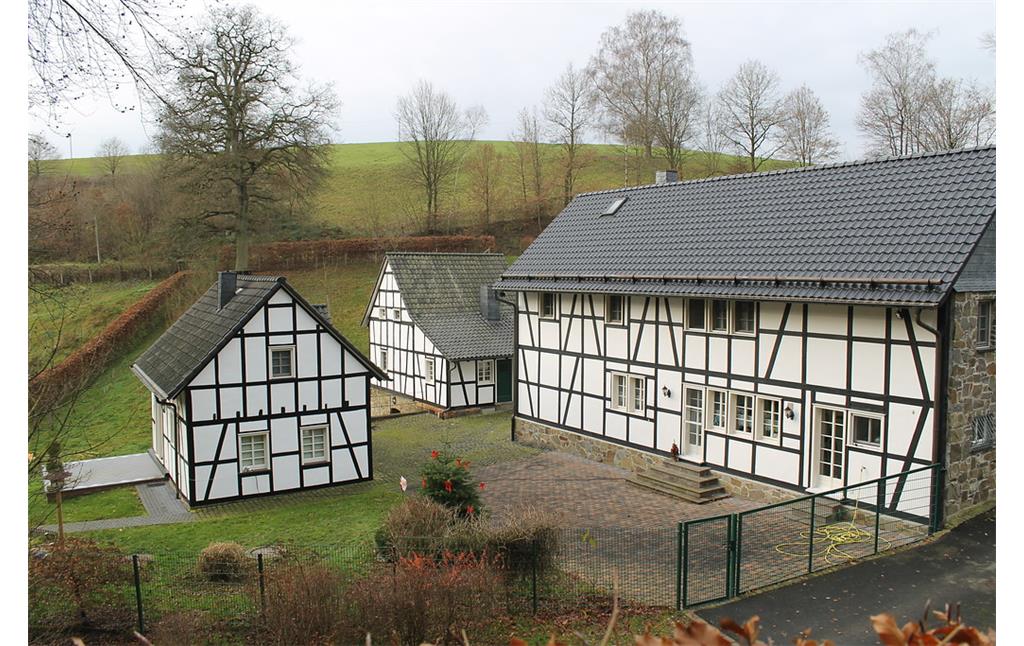 Gebäudekomplex der Birkenmühle in Neunkirchen-Seelscheid-Birken, in der Mitte hinten das Mühlengebäude (2013)