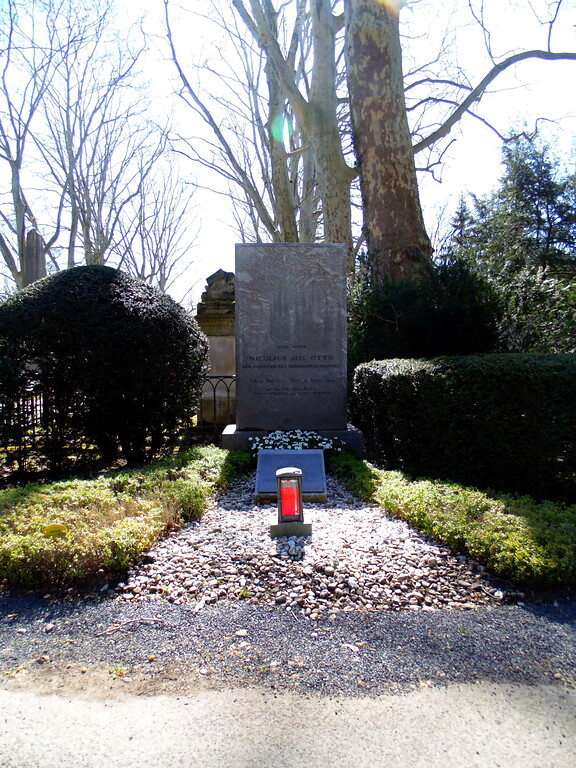 Grabstätte Nicolaus August Ottos auf dem Friedhof Melaten (2020)