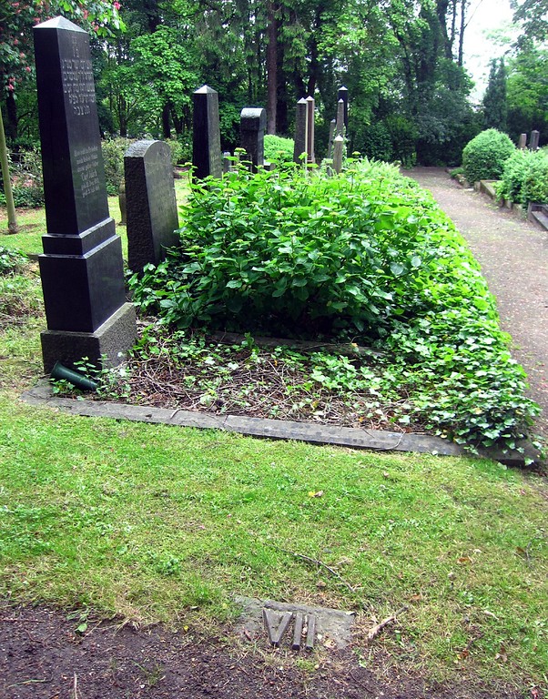 Gräberreihe auf der jüdischen Abteilung auf dem Bonn-Bad Godesberger Burgfriedhof (2014)