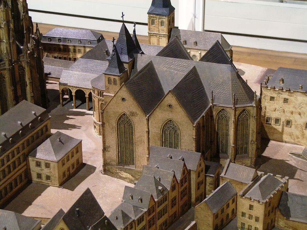 Modell des früheren Kollegiatstifts St. Maria ad Gradus im Kölner Stadtmuseum - links der Ostchor des Domes, hinten die frühere Kirche St. Lupus (2008).