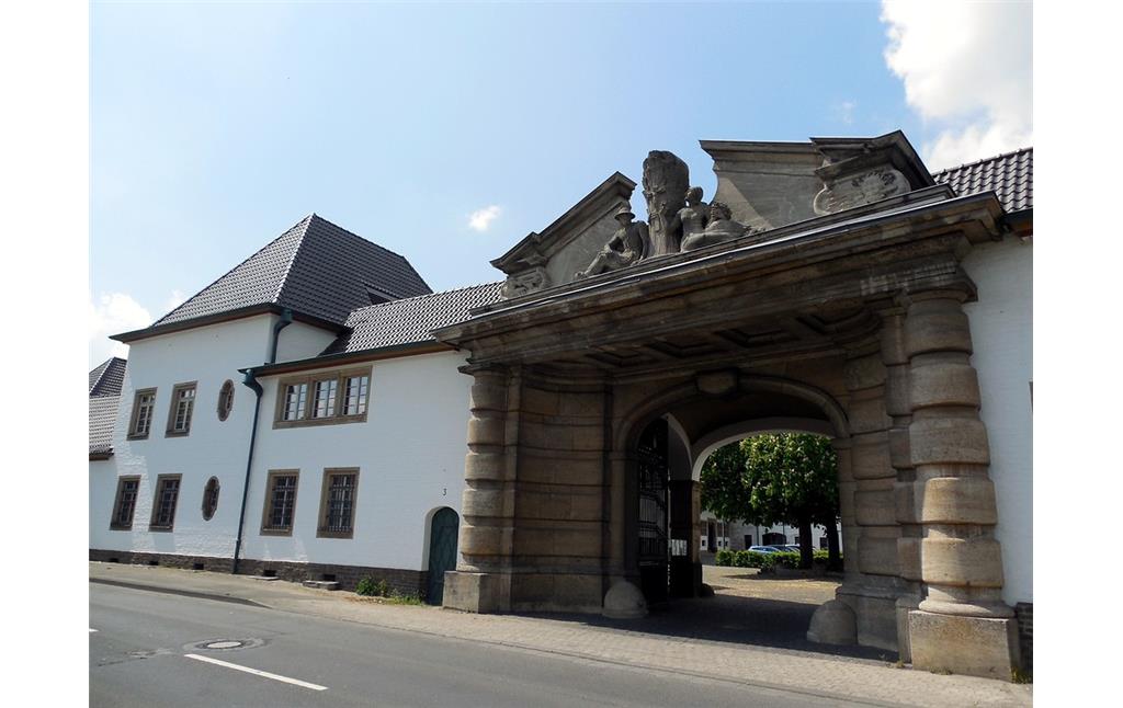 Das Eingangsportal des Guts Maarhausen in Köln-Rath/Heumar (2015)