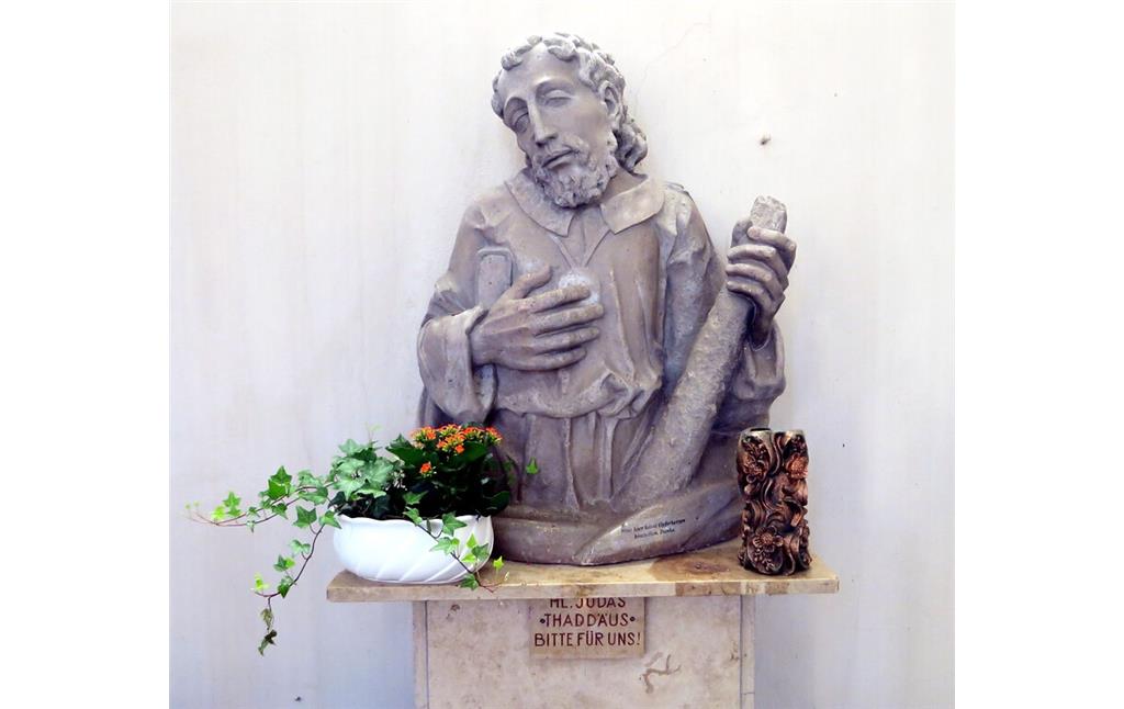 Skulptur des Apostels Judas Thaddäus in der Pfarrkirche Sankt Johannes der Täufer in Treis (2022)