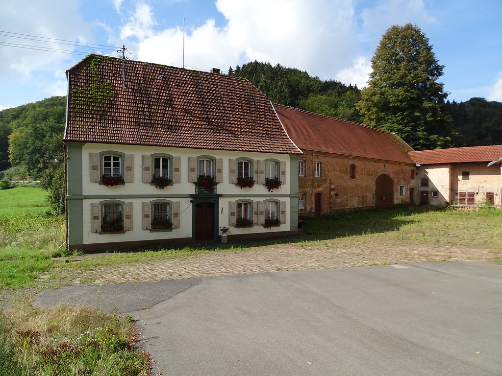 Blick in die Hofanlage der Knopper-Mühle in Knopp-Labach (2018).