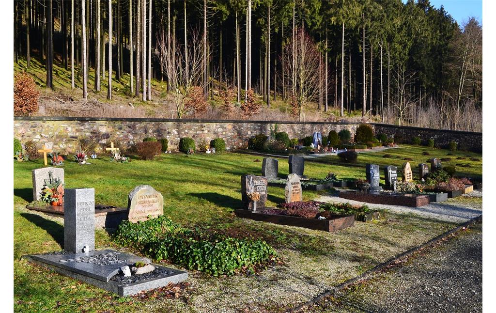 Gräber auf dem Friedhof Rinzenberg (2016)