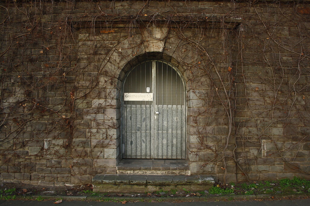 Ehemaliger Eingang des Hochbunkers in Beuel (2020)