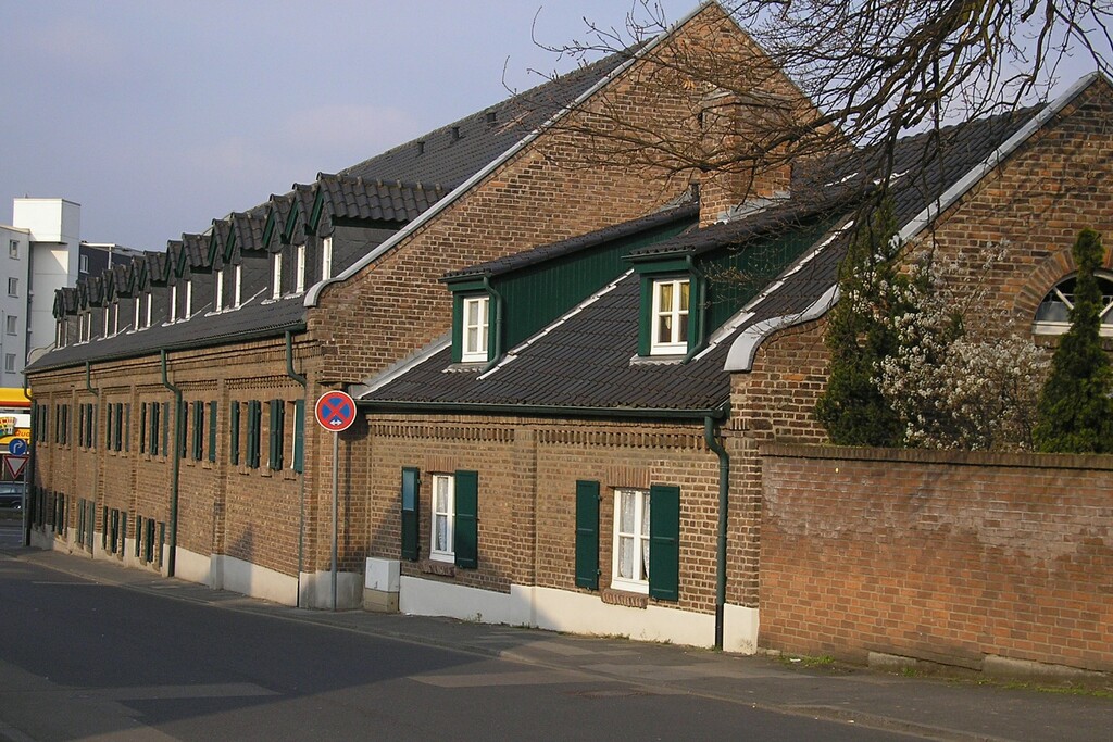 Witschaftsgebäude des früheren Hofguts Maarhof an der Frankfurter Strasse in Köln-Urbach (2010).