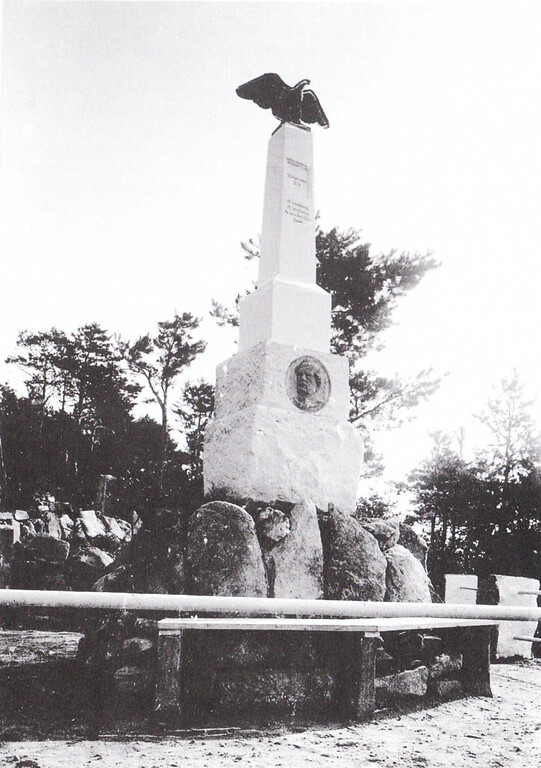 Obelisk "Straßburger Stein" am Werderberg bei Edenkoben