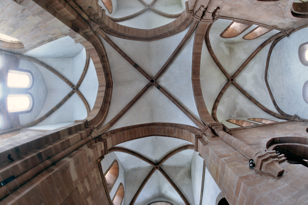 Kreuzrippengewölbe im Mittelschiff der Klosterkirche Eußerthal (2020)