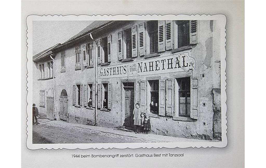 Historische Fotografie des Gasthauses "Gasthaus zum Nahetal", später "Gasthaus Best" in der Rathausstraße in Laubenheim a. d. Nahe (um 1910)