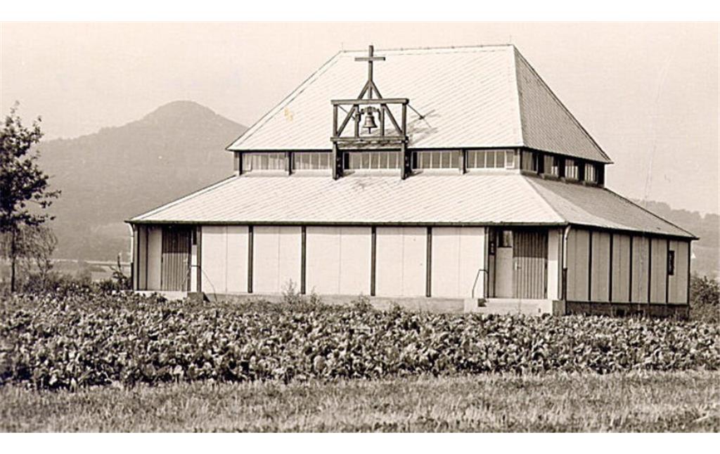 Die fertiggestellte evangelische Kirche Oberpleis (1949).