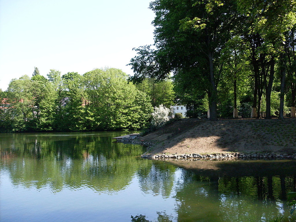 Blick auf den Weiher im Düsseldorfer Ostpark im Stadtteil Grafenberg (2008).