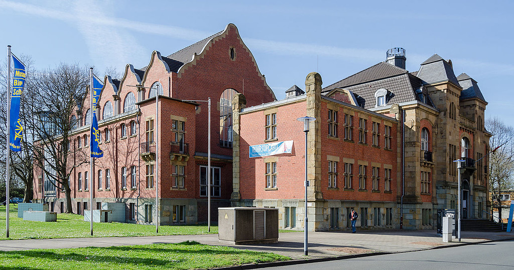 Das Museum der Deutschen Binnenschifffahrt in Duisburg im Gebäude eines 19081910 von August Jording erbauten Hallenbads (2015)