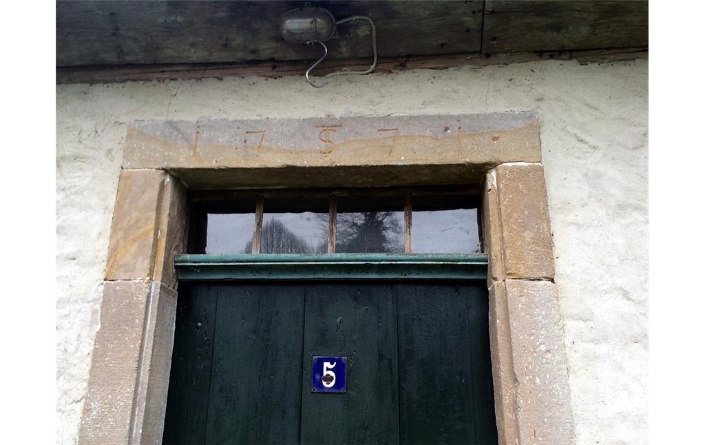 Teilansicht der Eingangstür zum Zweifamilien-Hüttenmeister-Haus der ehemaligen Eisenhütte Abentheuer (2015)