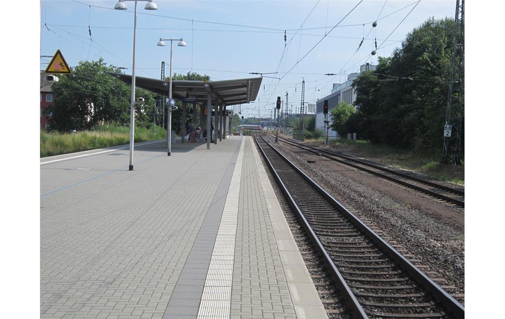 Bahnhof Rothe Erde in Aachen, Blick über den Bahnsteig Richtung Köln (2014)
