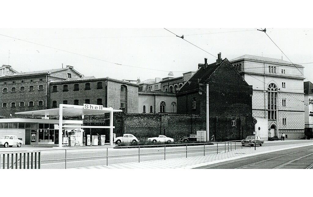 Historische Aufnahme: Blick auf Gebäude der Justizvollzugsanstalt Bonn von der Maargasse aus (1972).