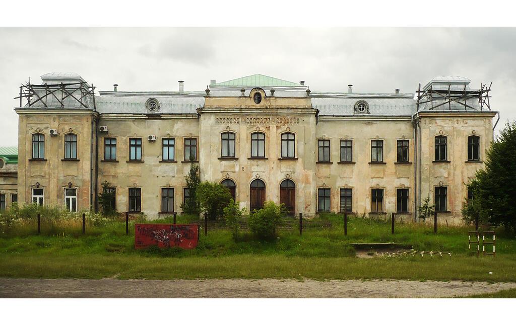 Front view of Krystynopil Palace in Chervonohrad (2010)