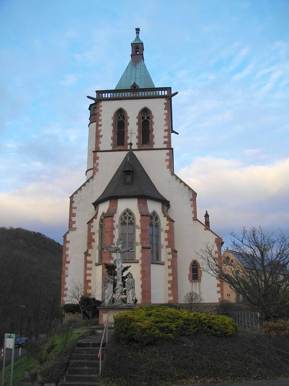 Die katholische Allerheiligenkapelle auf dem Allerheiligenberg in Niederlahnstein von Südwesten aus gesehen (2008)