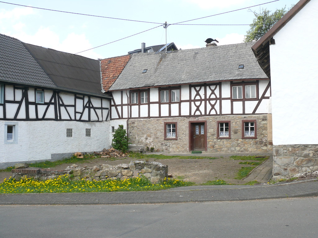 Der Mittelteil des Kelberger Winkelgehöfts (Haus Böder) an der Bonner Straße (2009).