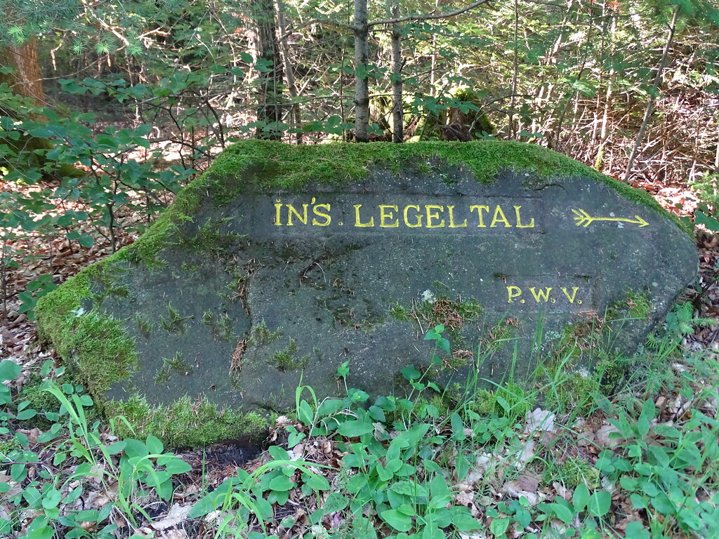 Ritterstein Nr. 130 In's. Legeltal nordwestlich von Esthal an der K 38 (2019)