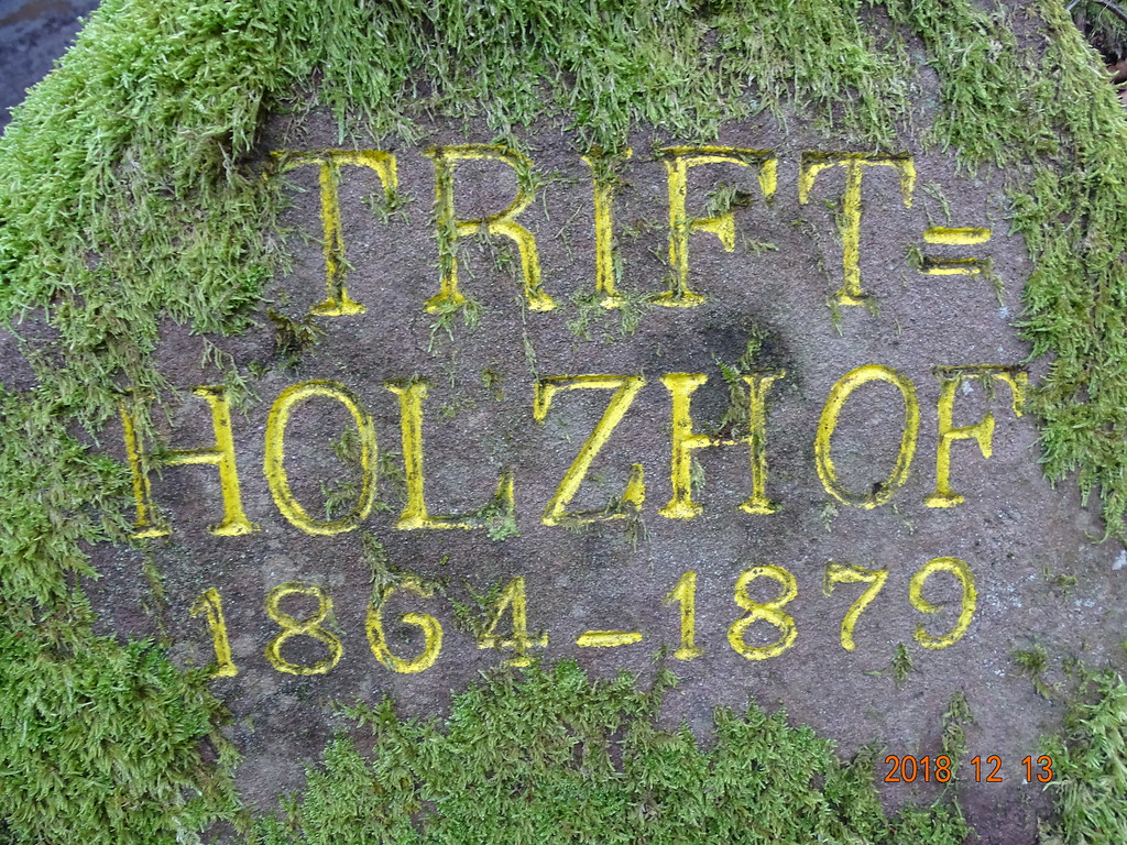 Ritterstein Nr. 1 Trift=Holzhof 1864-1879 an der Siebenteilbrücke (2018)