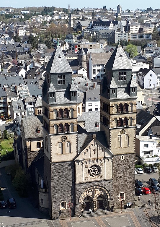 Blick auf die Herz-Jesu Kirche in Mayen vom Goloturm der Genovevaburg aus (2019).