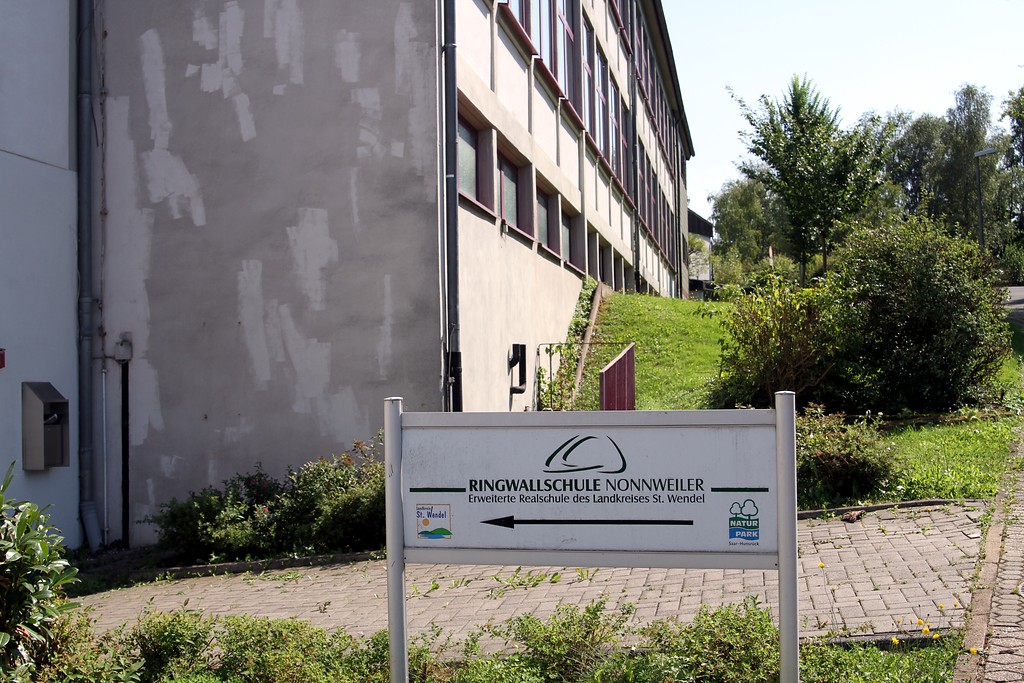 Namensschild der Ringwallschule in Nonnweiler-Primstal (2016)