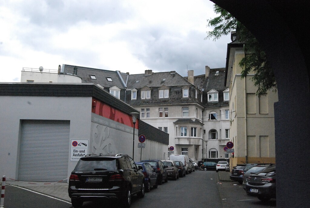 Blick auf die Gebäudeteile des Lützelhofs in Koblenz-Lützel vom Innenhof aus (2020)