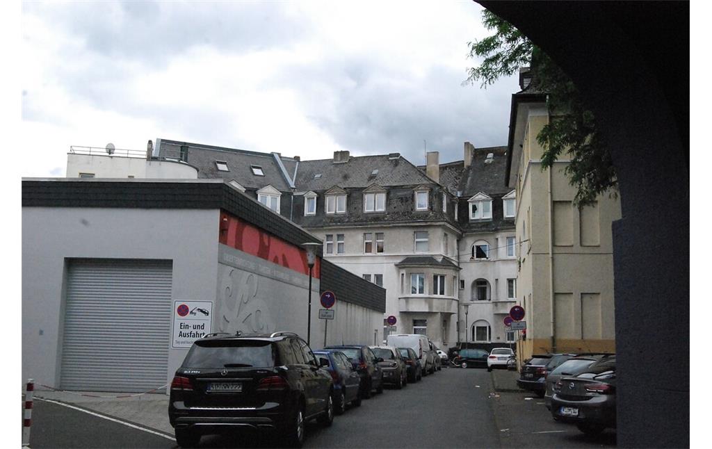 Blick auf die Gebäudeteile des Lützelhofs in Koblenz-Lützel vom Innenhof aus (2020)