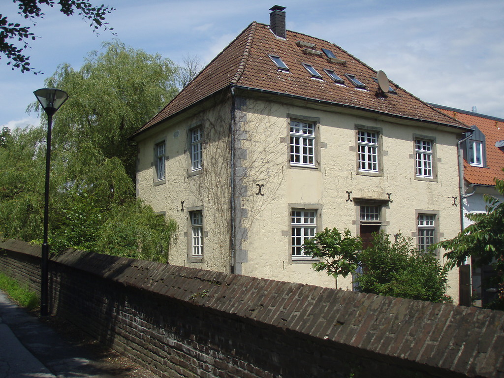 Das Wohnhaus von Haus Düssel in Wülfrath-Düssel (2009).