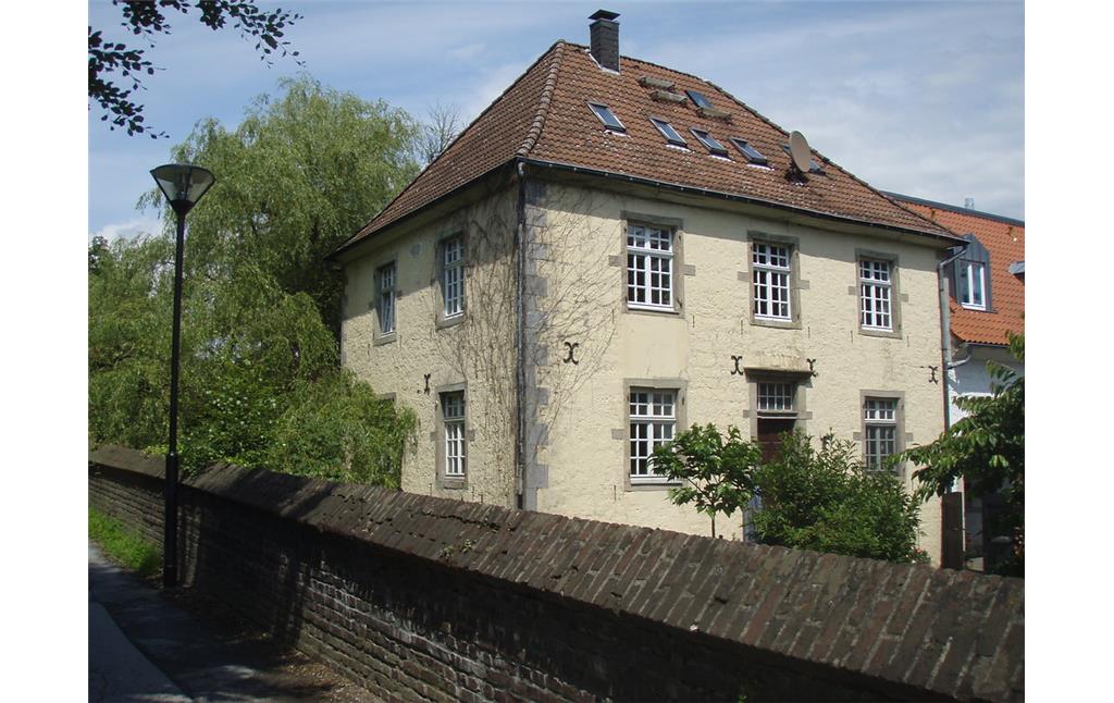 Das Wohnhaus von Haus Düssel in Wülfrath-Düssel (2009).