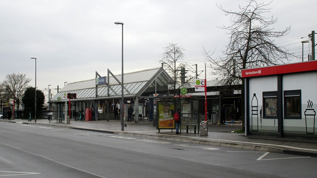 Der S-Bahnhof Porz-Wahn in Kölner Stadtteil Wahn (2024).