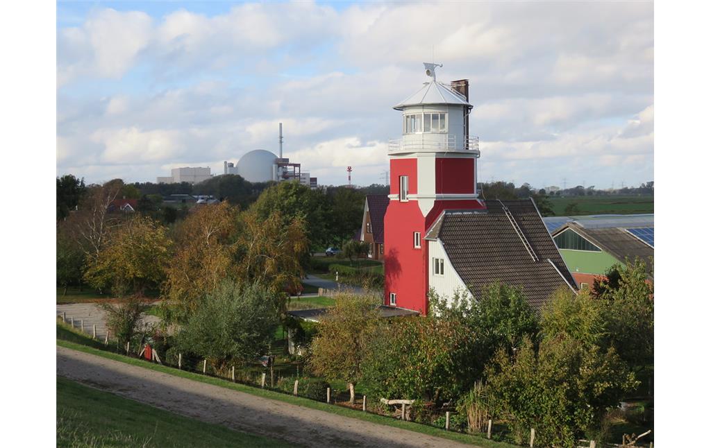 Der Leuchtturm von Hollerwettern in seiner historischen Farbgebung (2018)