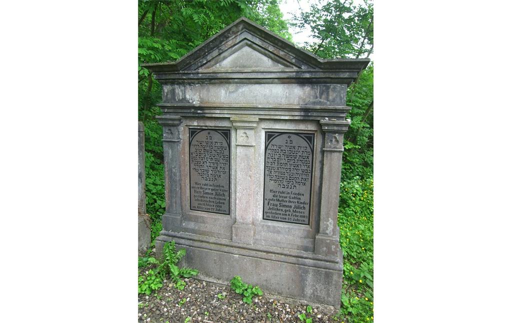 Grabstein eines Familiengrabes am Westende der jüdischen Gedenkstätte Ännchenstraße in Bonn-Bad Godesberg (2014)