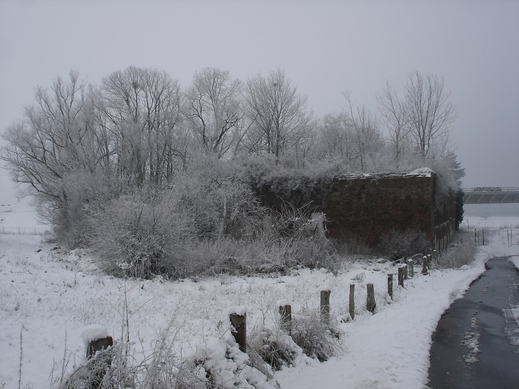 Die Reste von Fort Blücher bei Wesel-Büderich im Schnee (2005)