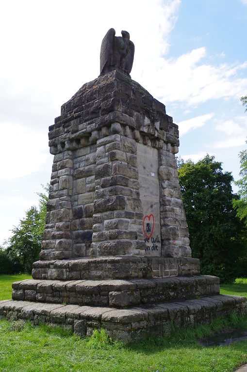 Kriegerdenkmal Metternich: die Metternicher Eule auf dem Koblenzer Kimmelberg (2014).