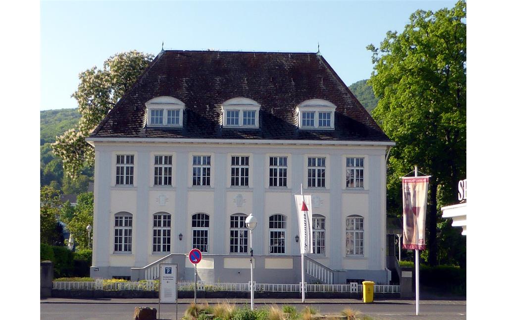 Nördliche Frontansicht der Villa Rütten in Bad Neuenahr (2018).