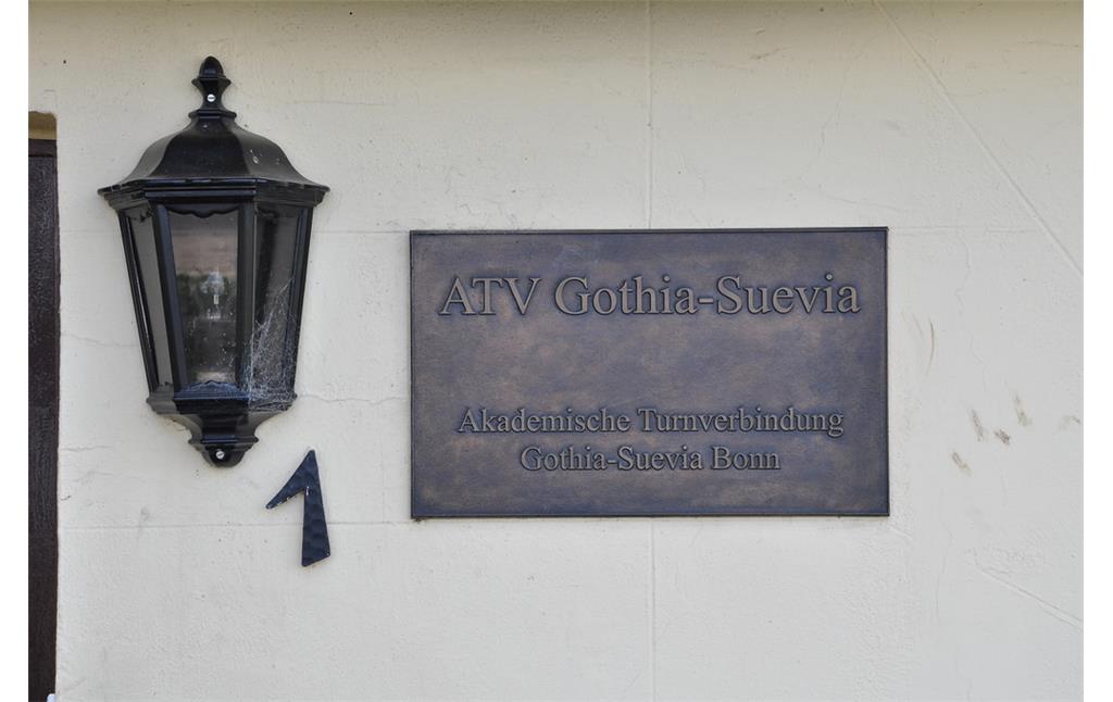 Türschild am Boots- und Vereinshaus der ATV Gothia-Suevia am Wilhelm-Spiritus-Ufer in Bonn (2016)