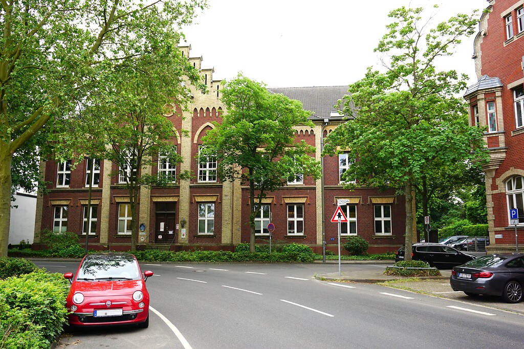 Viersen-Dülken, historischer Ortskern (2021). Altes Gymnasium von 1872, Theodor-Frings-Allee
