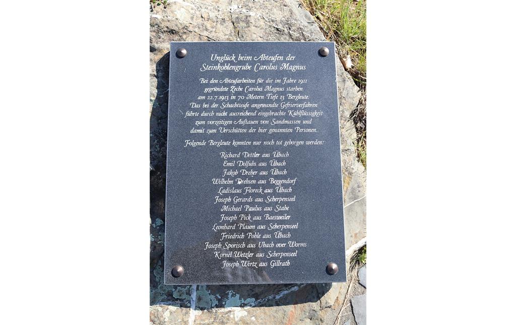 Gedenkplatte zur Erinnerung an das Grubenunglück von 1913 auf dem früheren Bergwerksgelände der Gewerkschaft Carolus Magnus (2021)