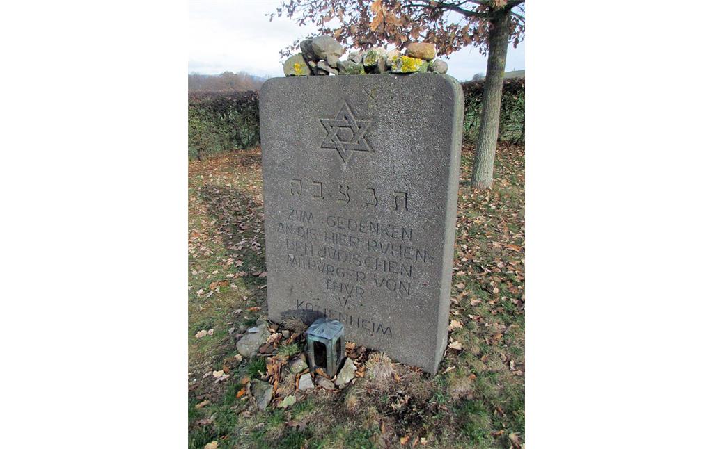 Gedenkstein auf dem jüdischen Friedhof in Thür (2018)