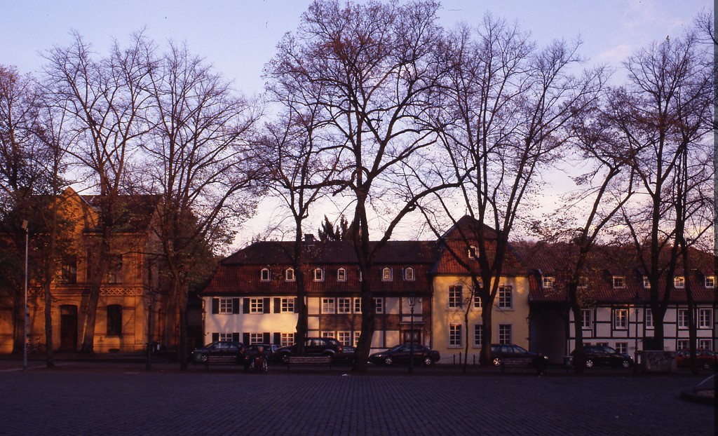 Denkmalbereich Düsseldorf-Gerresheim: die Westseite vom Gerricusplatz (2008).