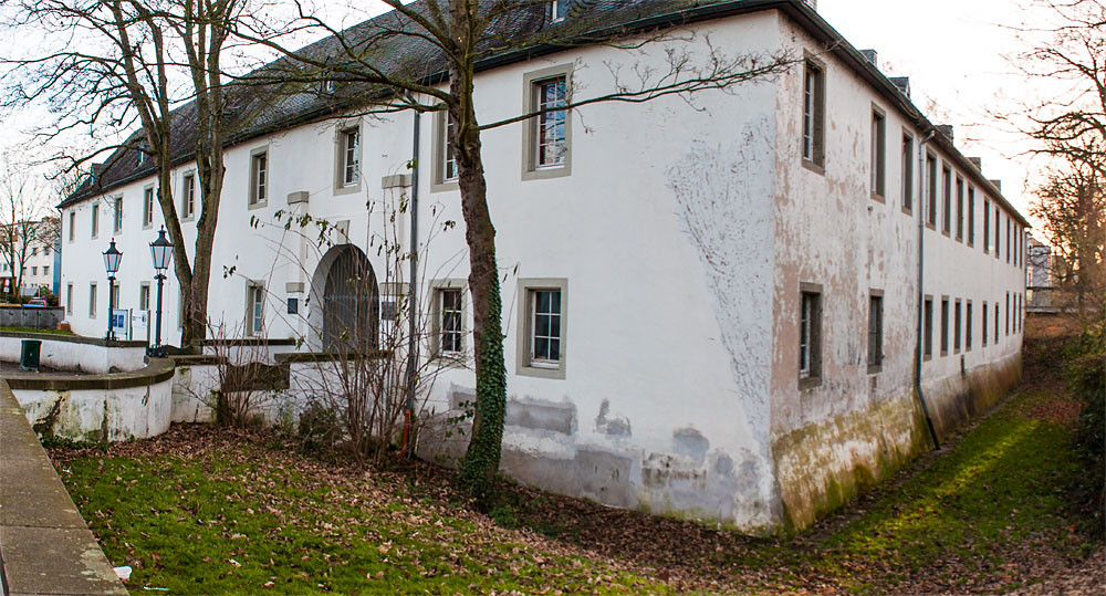 Außenansicht der Burg Endenich (2012)