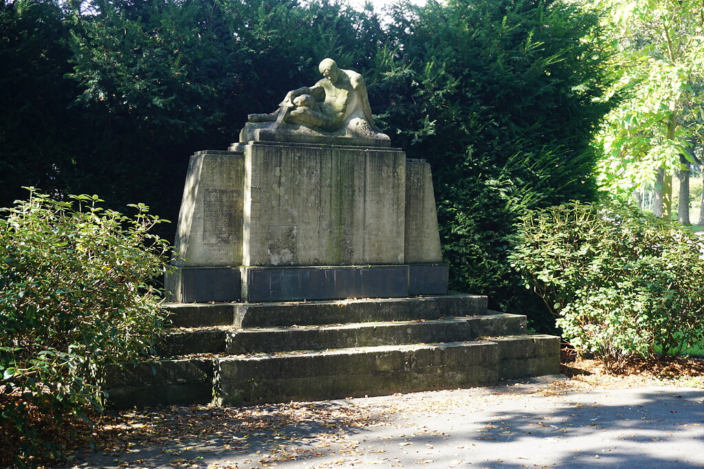 Rees, Stadtgarten, Ravelin (2021). Kriegerdenkmal von 1920 in Erinnerung an die Gefallenen des Ersten Weltkrieges