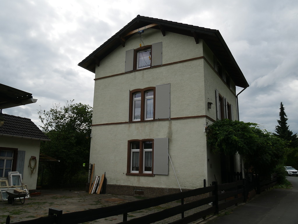 Südseite des Streckenwärterhauses bei Villmar-Aumenau (2017)