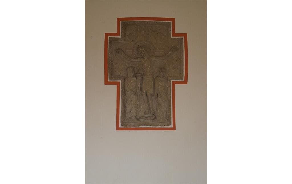 Tuffstein-Kreuz in der Kapelle Kreuzerhöhung in Laubenheim (2021)