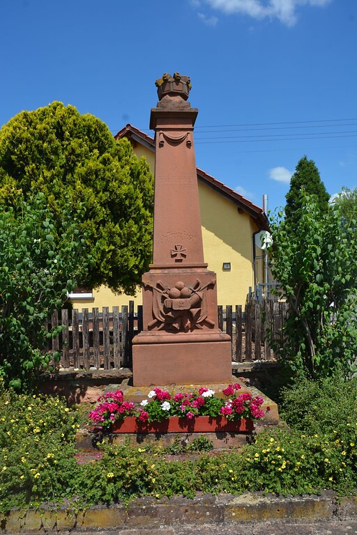 Das Kriegerdenkmal in der Bolander Straße 9 in Weitersweiler (2020)